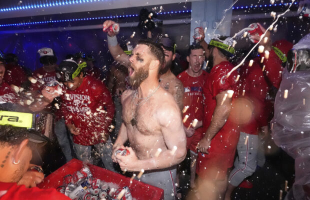 Phillies clinch 2nd straight NL East title with 6-5 win over Dodgers in 10 innings Phillies clinch 2nd straight NL East title with 6-5 win over Dodgers in 10 innings