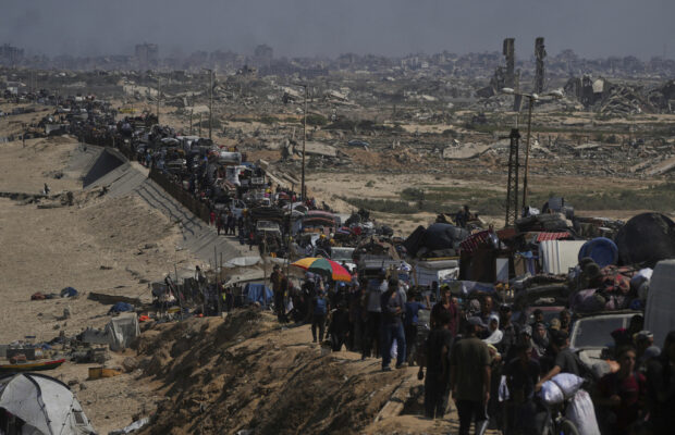Israel’s military begins its ground offensive in Gaza City and thousands of residents flee Israel’s military begins its ground offensive in Gaza City and thousands of residents flee