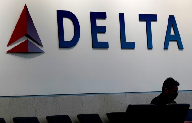 Delta jets have a ‘low-speed collision’ on LaGuardia taxiway, injuring 1 Delta jets have a ‘low-speed collision’ on LaGuardia taxiway, injuring 1