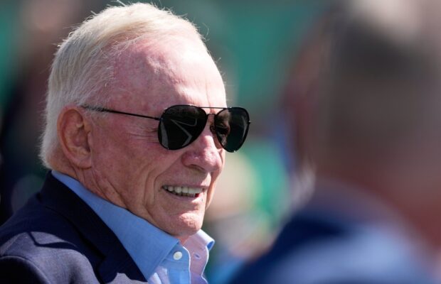 NFL fines Jerry Jones $250,000 for obscene MetLife gesture he says was inadvertent NFL fines Jerry Jones $250,000 for obscene MetLife gesture he says was inadvertent